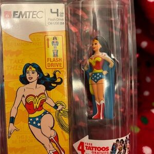 NWT In Box set 4 DC comics USB flash drives. Batman Superman Superwoman Catwoman
